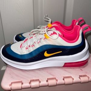 Women’s Nike air max shoes worn once or twice
